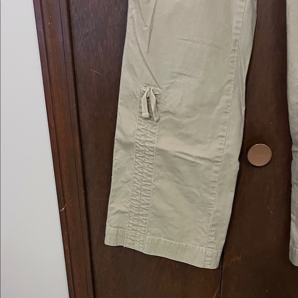 Columbia Women's Tan Cargo Pants/Capris 8 Regular - Picture 4 of 10